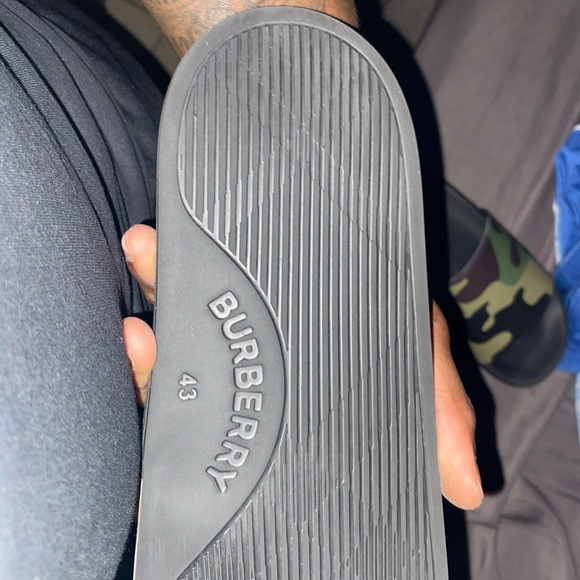 Burberry slippers for men barely worn a few times to small for me. - Picture 3 of 4